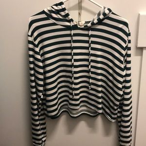 Cropped long sleeve shirt
